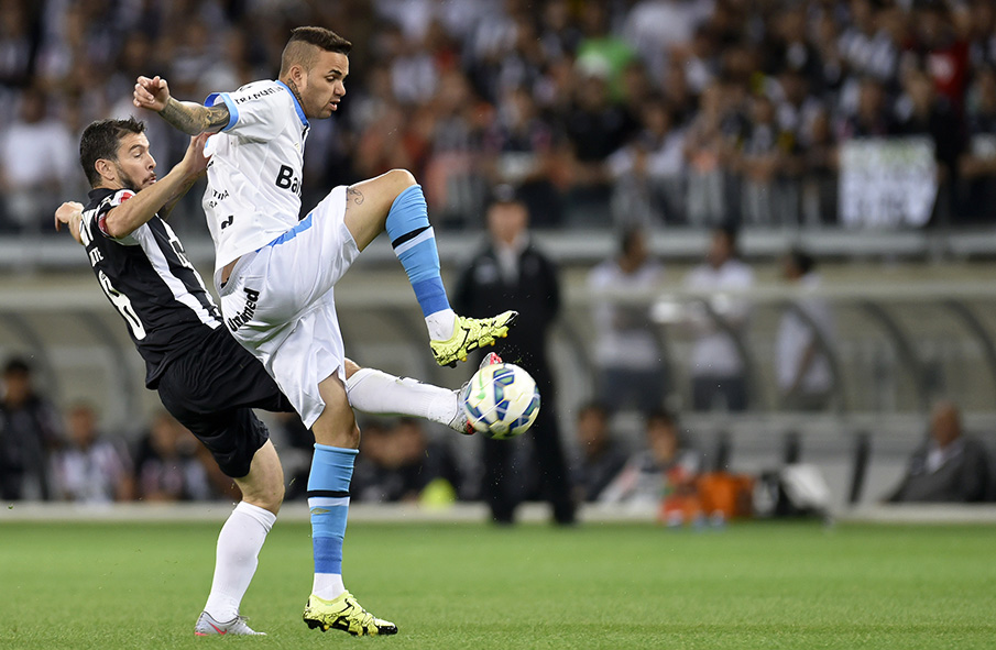 Atlético x Grêmio pelo Campeonato Brasileiro 2015 no Mineirão em Belo Horizonte MG