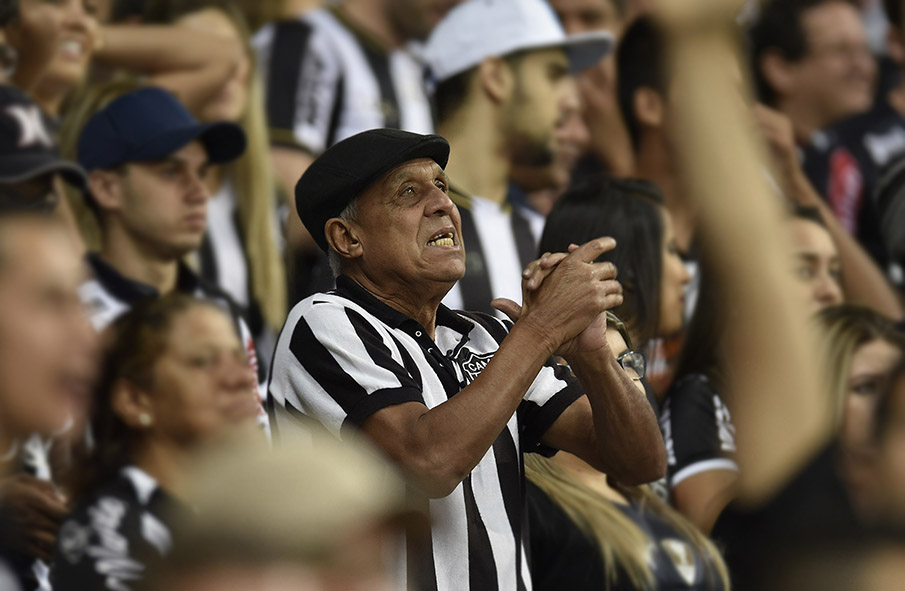 Torcedor do Atlétio durante partida contra o Grêmio no Estádio Mineirão em Belo Horizonte MG.