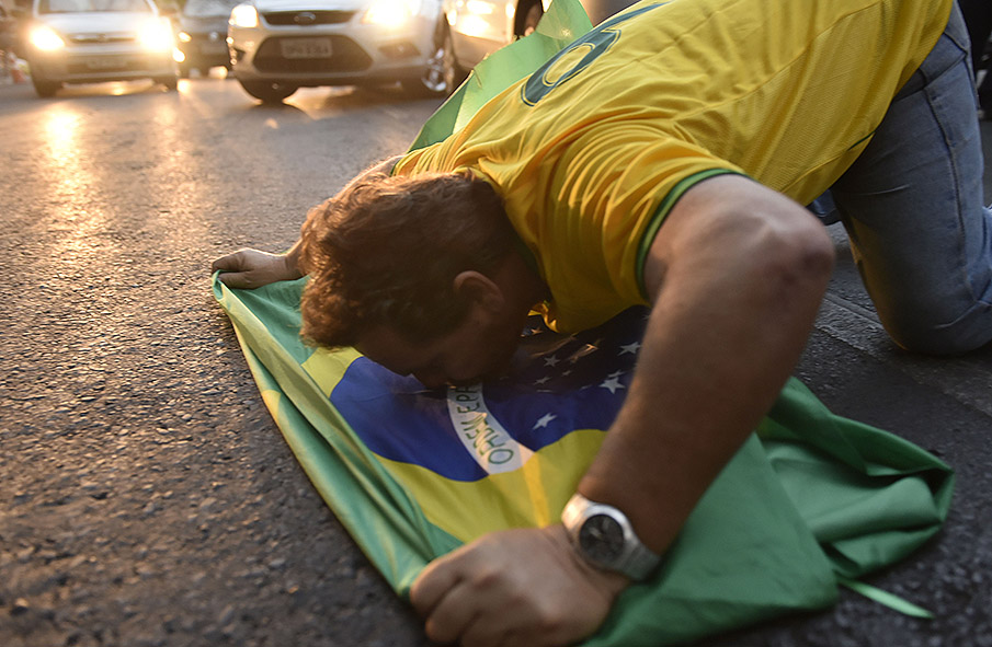 Protesto contra o governo no Chevrolet Hall em Belo Horizonte MG