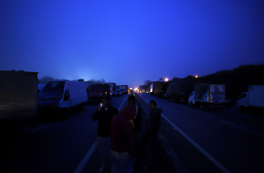 Greve dos caminhoneiros na BR262, Juatuba (MG)