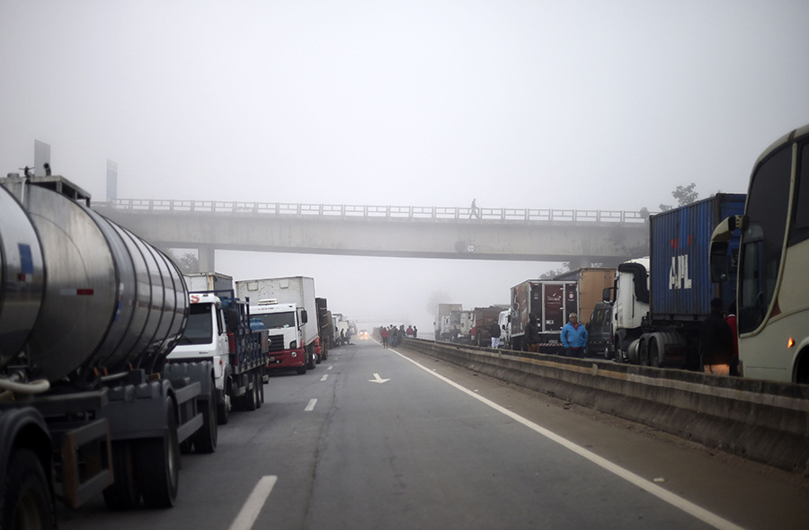 Greve dos caminhoneiros na BR262, Juatuba (MG)