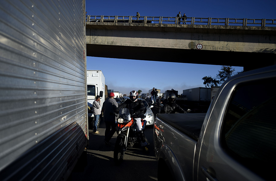 Greve dos caminhoneiros na BR262, Juatuba (MG)