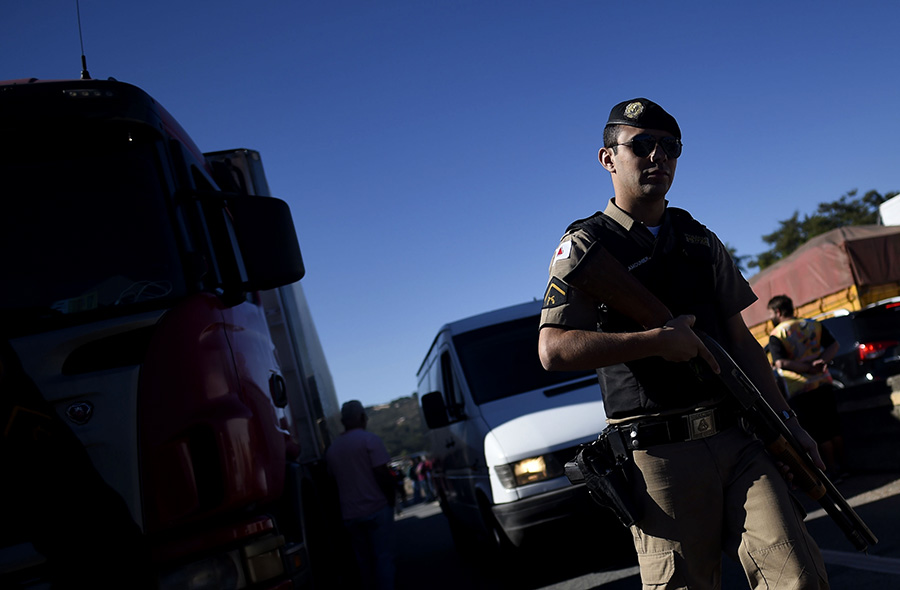 Greve dos caminhoneiros na BR262, Juatuba (MG)