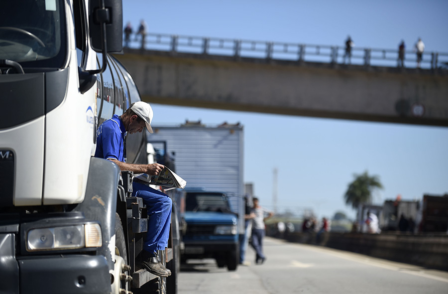 Greve dos caminhoneiros na BR262, Juatuba (MG)