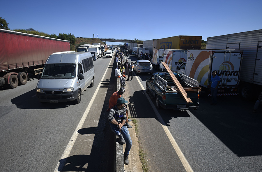 Greve dos caminhoneiros na BR262, Juatuba (MG)