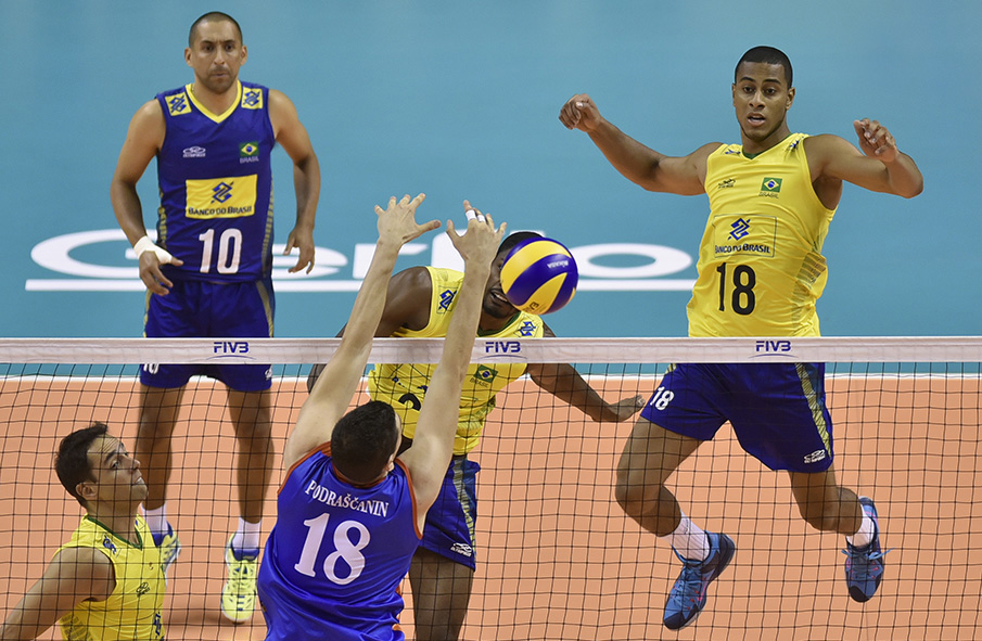 Isac supera bloqueio e ajuda Brasil a vencer a Sérvia no Mineirinho. Belo Horizonte MG