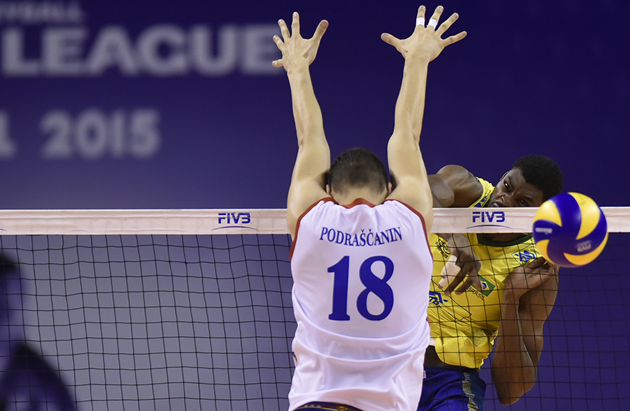 Isac, durante partida contra a Sérvia. Belo Horizonte MG
