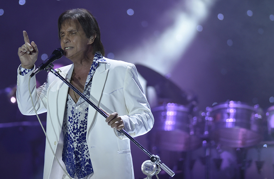 Roberto Carlos durante show no Mineirinho, em Belo Horizonte MG